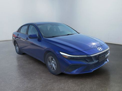 Certified 2024 Hyundai Elantra SE image 3