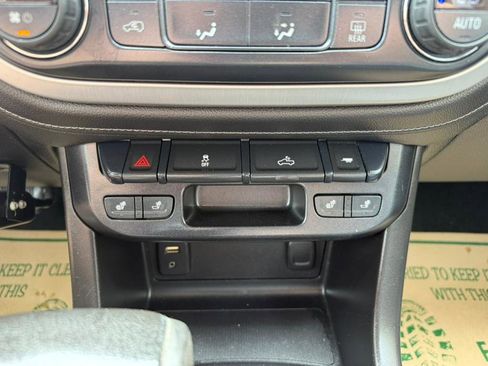 Used 2016 GMC Canyon SLT image 21