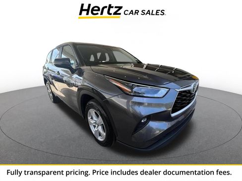 Used 2025 Toyota Highlander LE FWD image 1