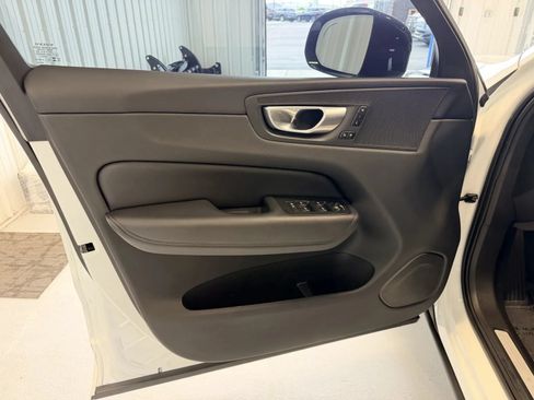 Used 2024 Volvo XC60 B5 Plus AWD/4WD image 8