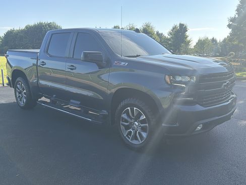 Used 2021 Chevrolet Silverado 1500 RST w/ Convenience Package II AWD/4WD image 2