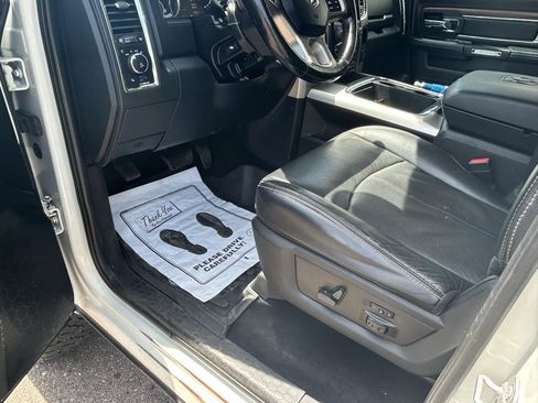 Used 2018 RAM 1500 Laramie w/ Convenience Group AWD/4WD image 10