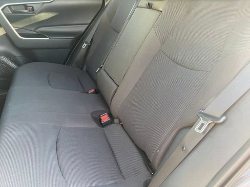 Used 2019 Toyota RAV4 LE AWD/4WD image 13