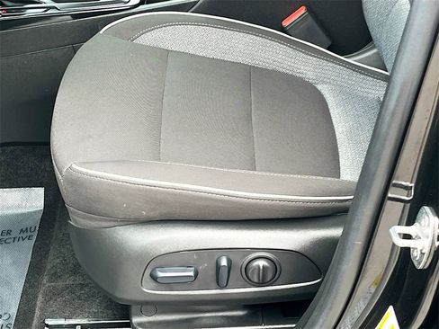 Used 2023 Chevrolet TrailBlazer LT w/ Convenience Package image 18