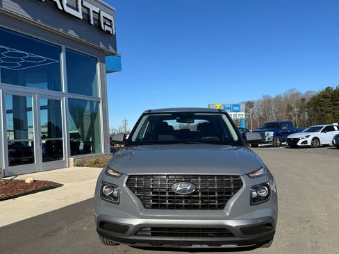 Used 2021 Hyundai Venue SE image 4
