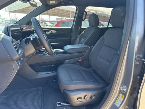 New 2026 Chevrolet Traverse LT image 8