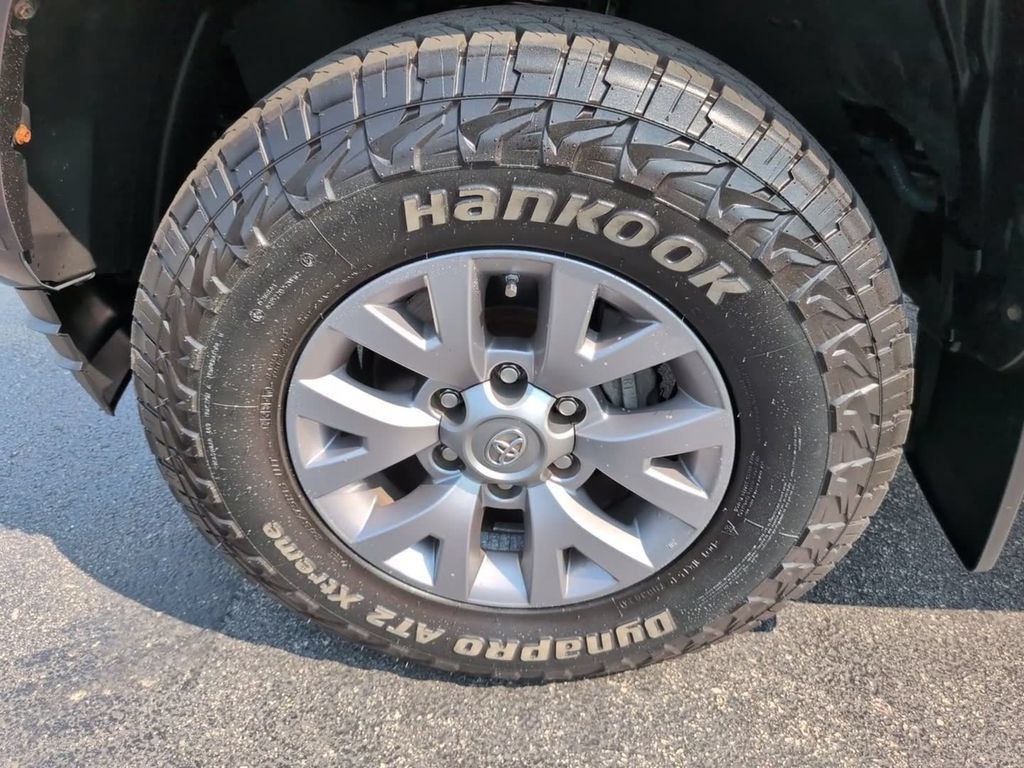 Used 2019 Toyota Tacoma SR5 AWD/4WD image 11