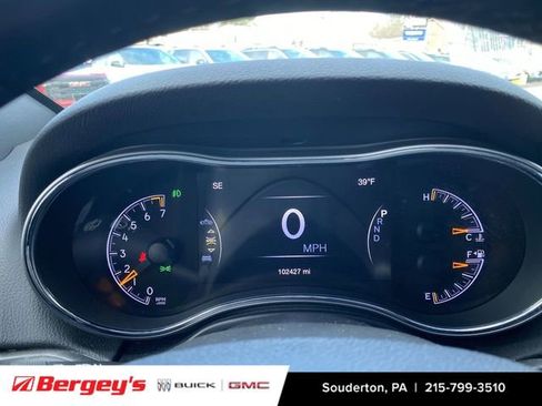 Used 2017 Jeep Grand Cherokee Altitude image 12