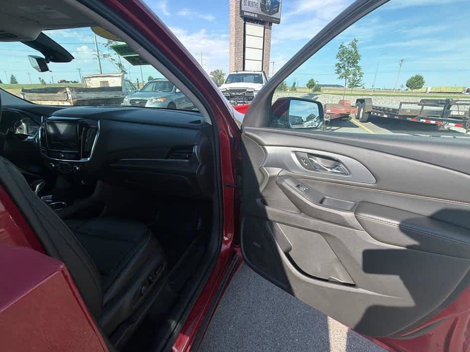 Used 2021 Chevrolet Traverse Premier AWD/4WD image 28