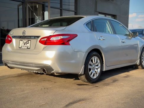 Used 2018 Nissan Altima 2.5 S w/ S Convenience Package FWD image 2