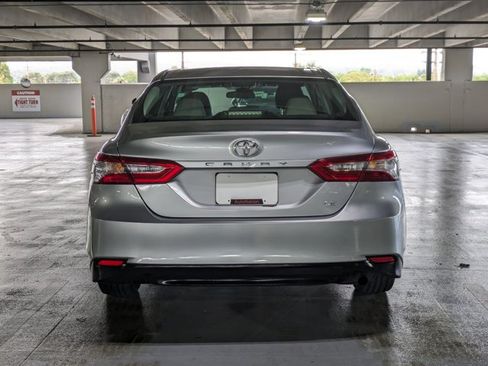 Used 2018 Toyota Camry LE FWD image 6