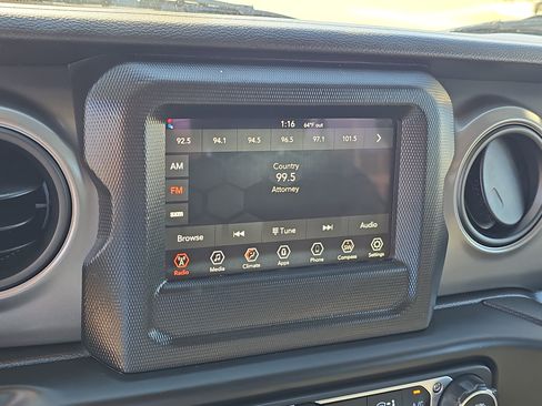 Used 2022 Jeep Gladiator Sport image 24