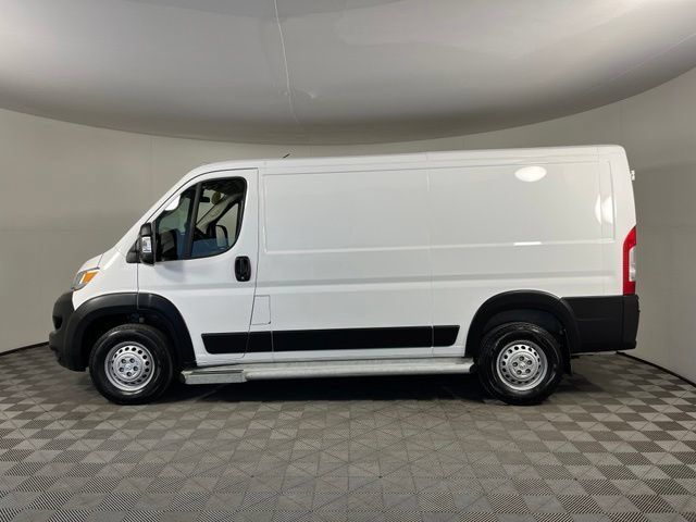 Used 2025 RAM ProMaster 2500 w/ U-Haul Equipment Group FWD image 4