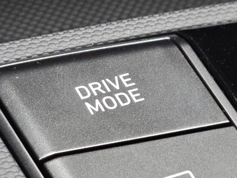 Certified 2025 Hyundai Elantra SEL image 13