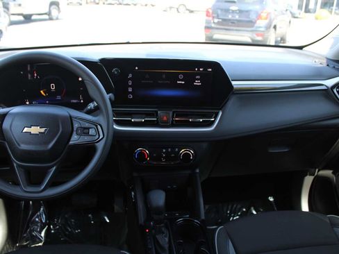 Used 2024 Chevrolet TrailBlazer LS w/ LS Convenience Package image 13