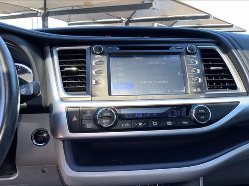 Used 2018 Toyota Highlander XLE FWD image 31