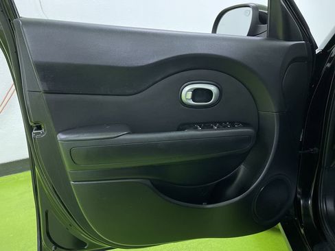 Used 2018 Kia Soul image 16
