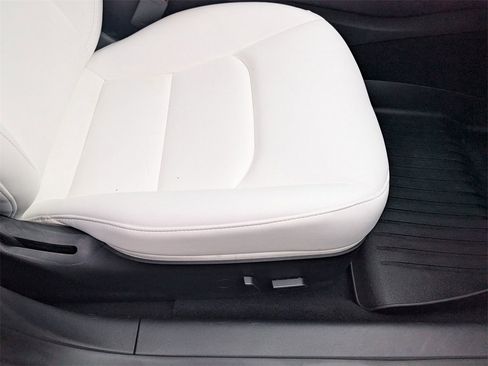 Used 2023 Tesla Model 3 Performance image 27