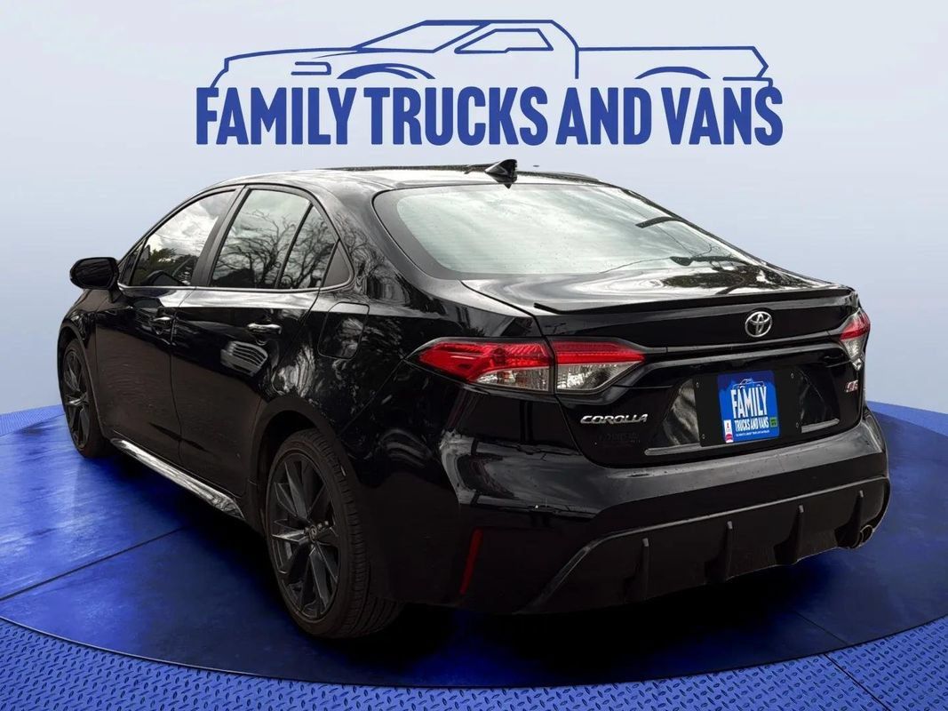 Used 2024 Toyota Corolla SE FWD image 3