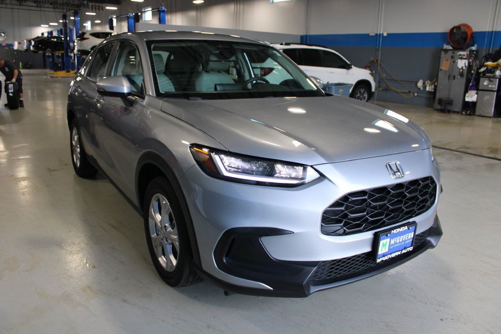 Used 2025 Honda HR-V LX image 3