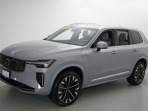 New 2026 Volvo XC90 T8 Plus w/ Protection Package Premier AWD/4WD image 6