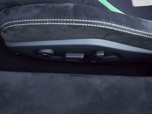 Used 2019 Lamborghini Huracan Performante image 32