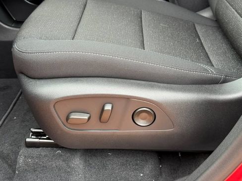 New 2026 Chevrolet Traverse LT w/ Sun and Wheel Package FWD image 11