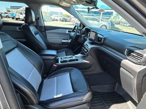 Certified 2022 Ford Explorer XLT w/ Equipment Group 202A AWD/4WD image 11