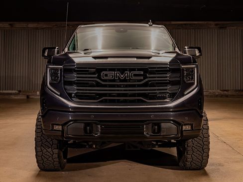 Used 2022 GMC Sierra 1500 AT4 w/ AT4 Premium Package image 2