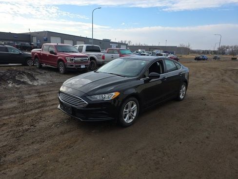 Used 2018 Ford Fusion SE w/ Fusion SE Technology Package image 5