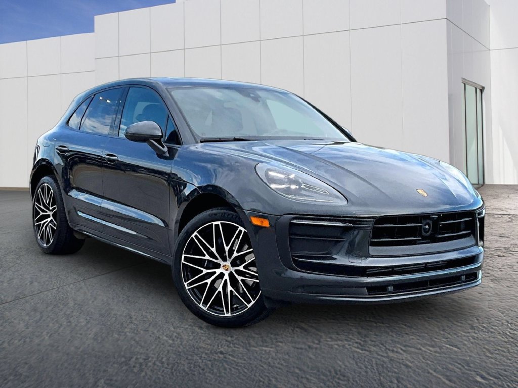 Certified 2026 Porsche Macan AWD/4WD image 9
