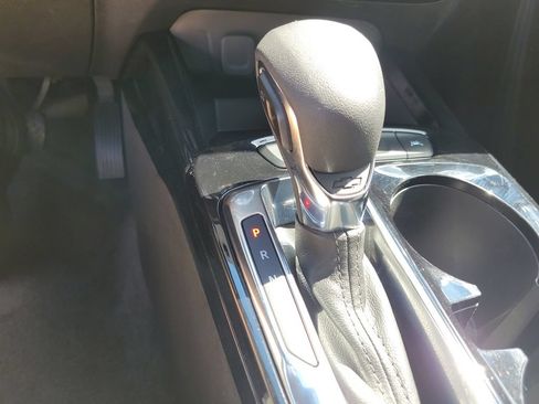 Used 2025 Chevrolet Trax LT FWD image 32