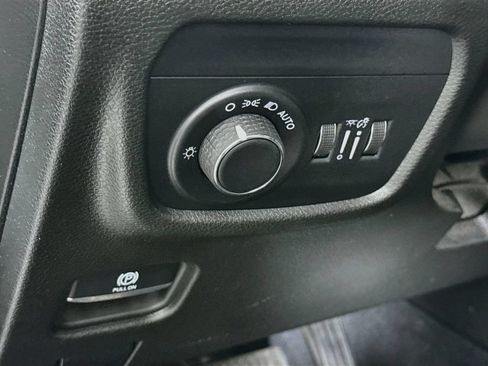 Used 2023 Jeep Grand Cherokee Laredo w/ Luxury Tech Group I AWD/4WD image 19
