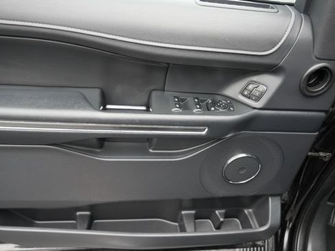 Used 2024 Ford Expedition XLT AWD/4WD image 24
