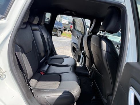 Used 2024 Jeep Compass Latitude AWD/4WD image 19