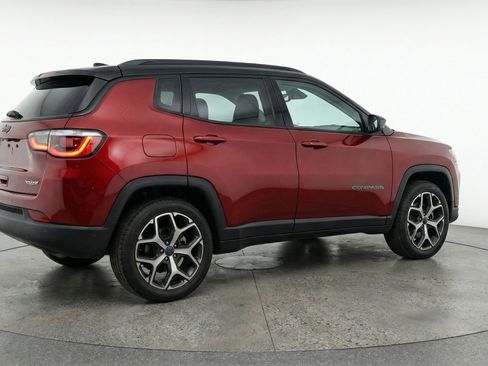 Used 2025 Jeep Compass Limited image 9