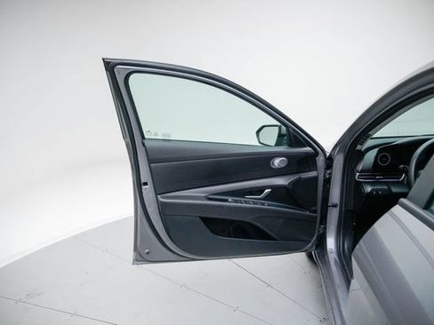 Used 2024 Hyundai Elantra SEL FWD image 22
