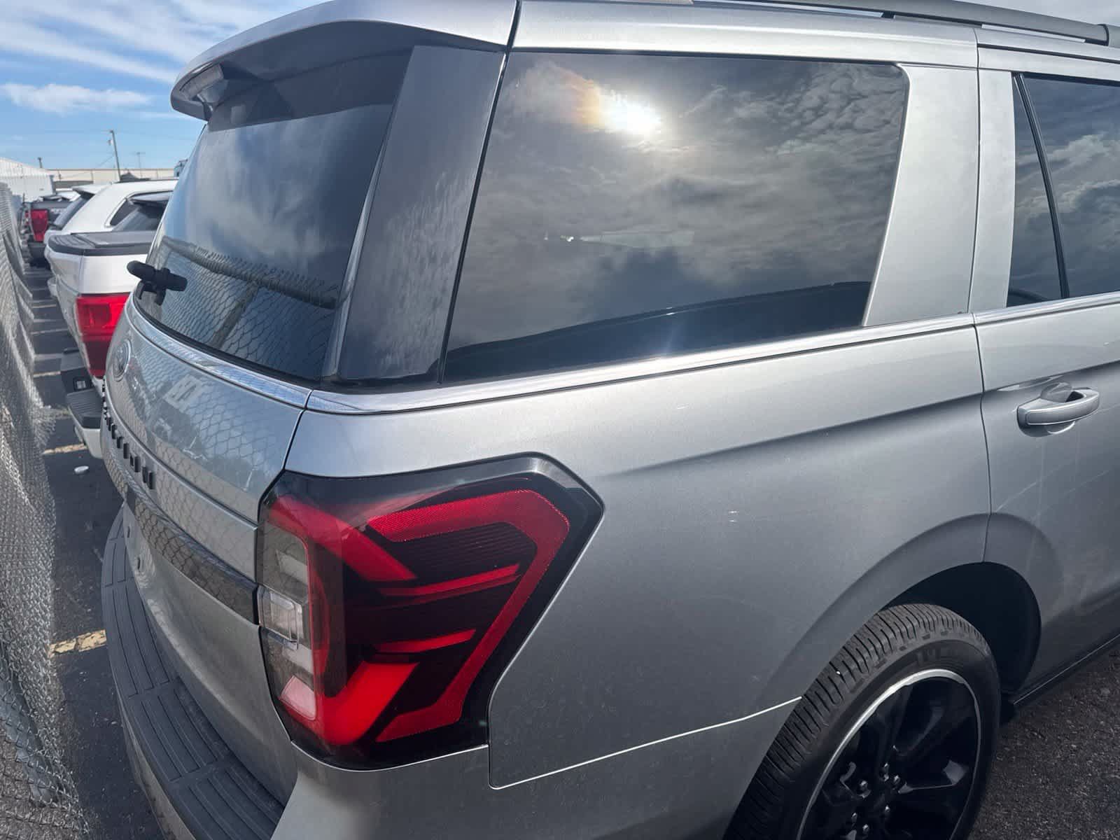 Used 2022 Ford Expedition Limited AWD/4WD image 13