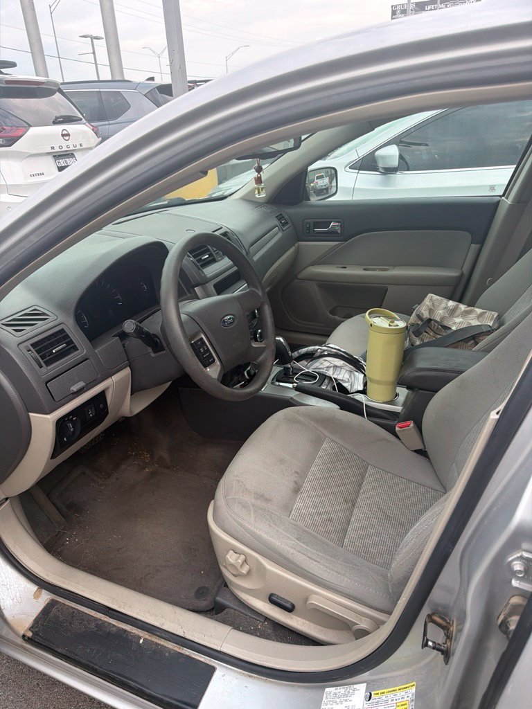 Used 2010 Ford Fusion SE FWD image 3