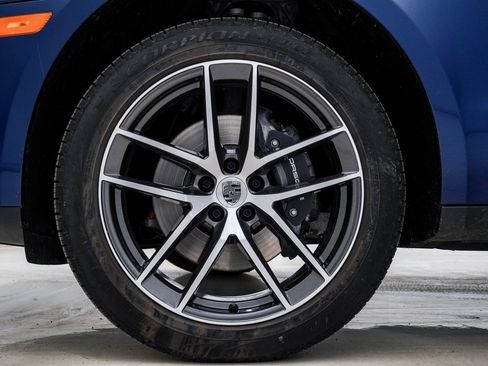 Certified 2025 Porsche Macan image 13