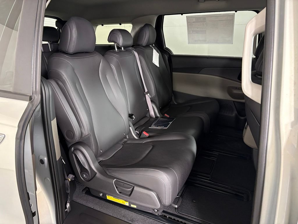 New 2026 Kia Carnival EX FWD image 44