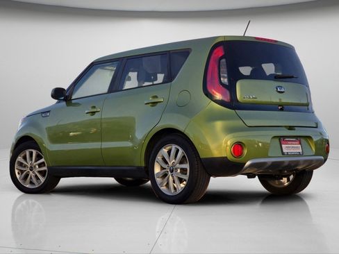 Used 2017 Kia Soul + image 6