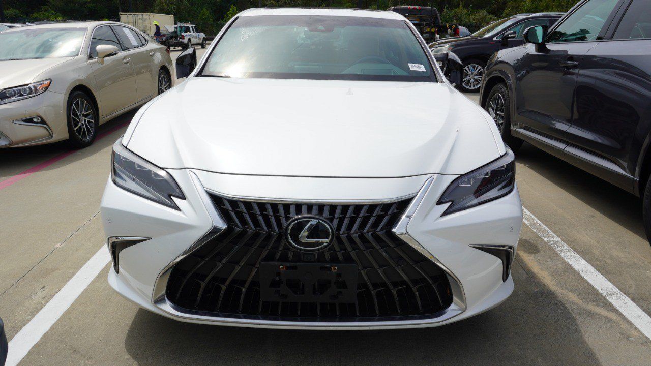 Used 2024 Lexus ES 300h Ultra Luxury FWD image 2