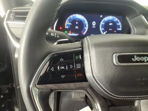 Used 2023 Jeep Grand Cherokee Overland AWD/4WD image 15