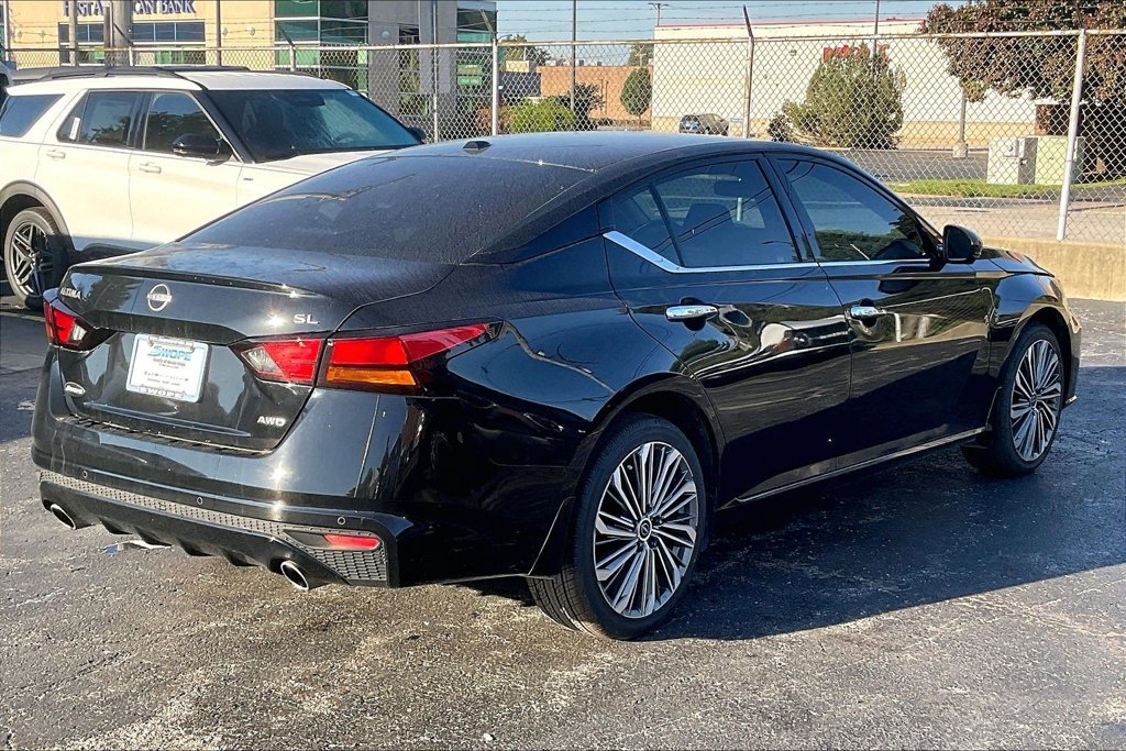 Used 2024 Nissan Altima 2.5 SL AWD/4WD image 12