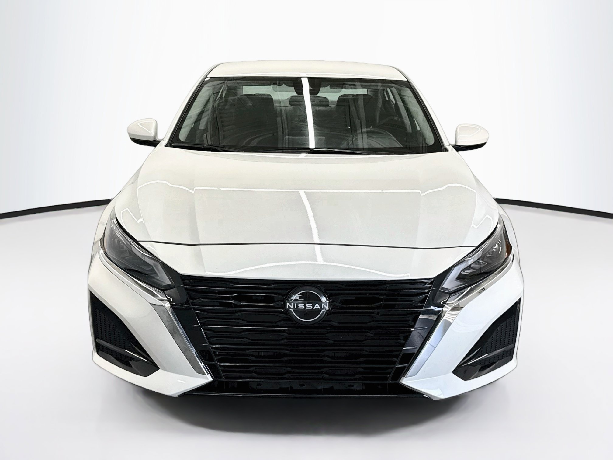 Used 2023 Nissan Altima 2.5 SV FWD image 2