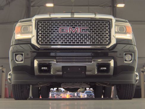 Used 2015 GMC Sierra 3500 Denali AWD/4WD image 3