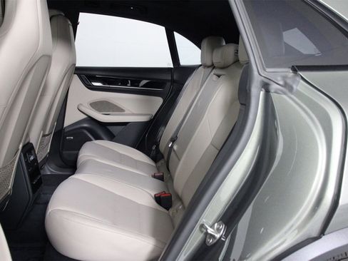 Used 2025 Porsche Macan 4 Electric image 31