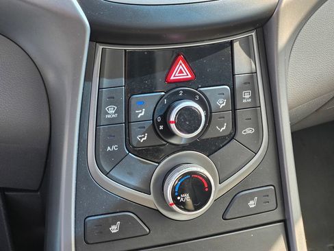 Used 2015 Hyundai Elantra Limited FWD image 30