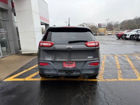 Used 2017 Jeep Cherokee Latitude w/ Cold Weather Group image 6